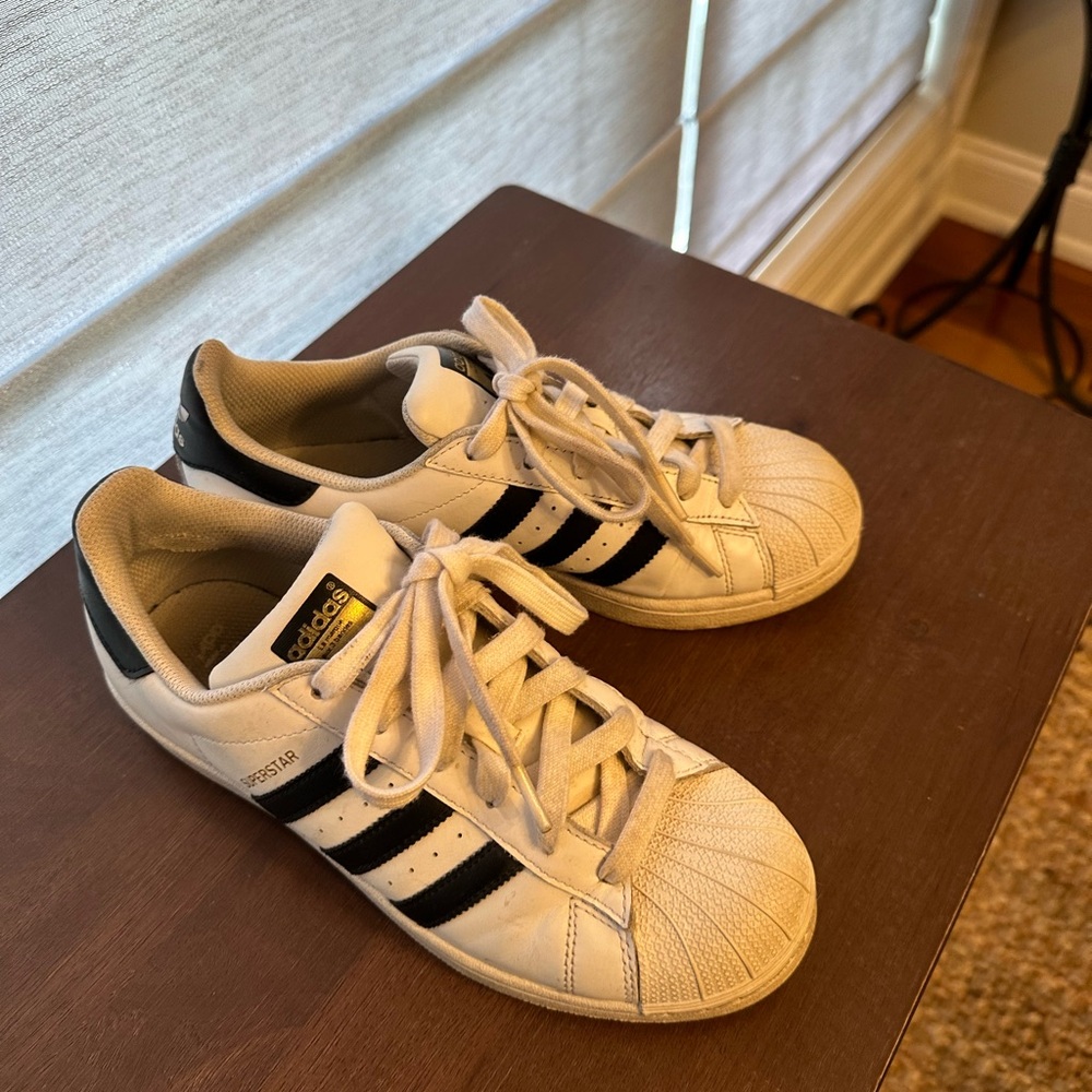 Adidas superstar tennis shoes